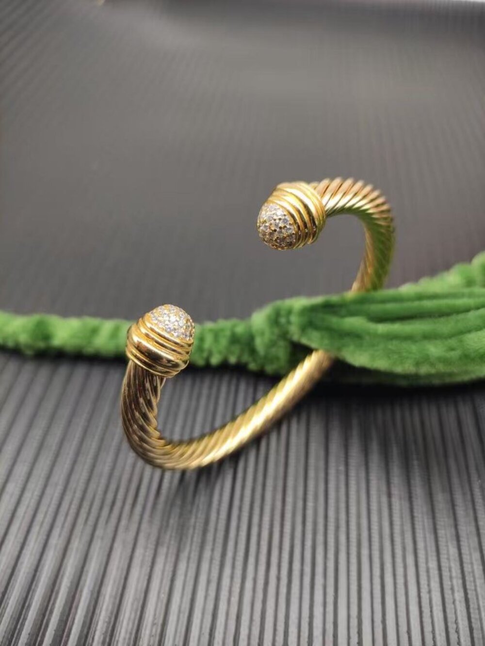David Yurman Round Head Glod Bracelet - Picture 5 of 5